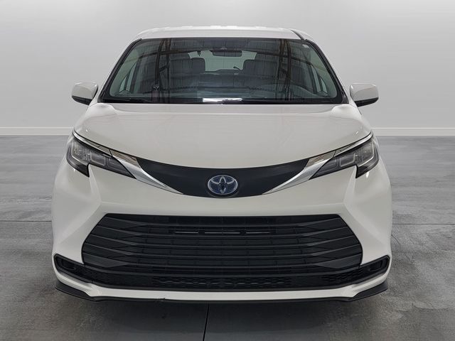 2022 Toyota Sienna LE