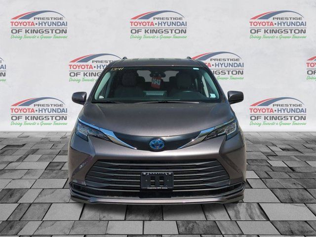 2022 Toyota Sienna LE