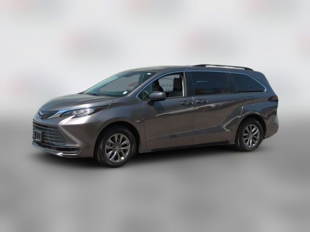2022 Toyota Sienna LE