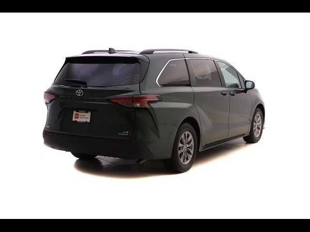 2022 Toyota Sienna LE