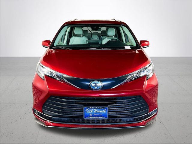 2022 Toyota Sienna LE