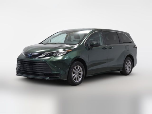 2022 Toyota Sienna LE