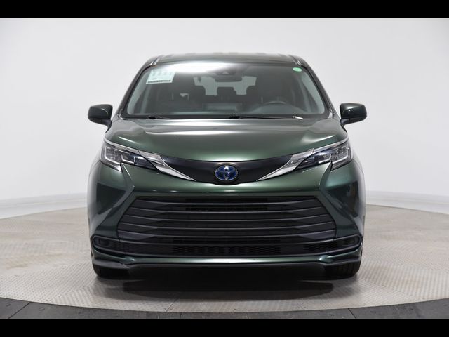 2022 Toyota Sienna LE