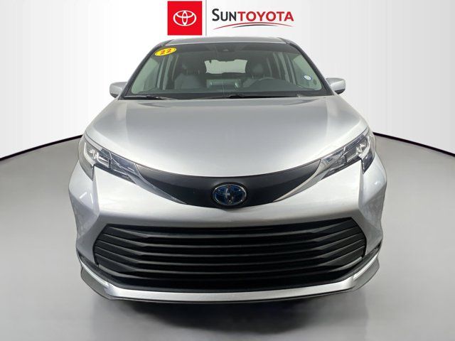 2022 Toyota Sienna LE
