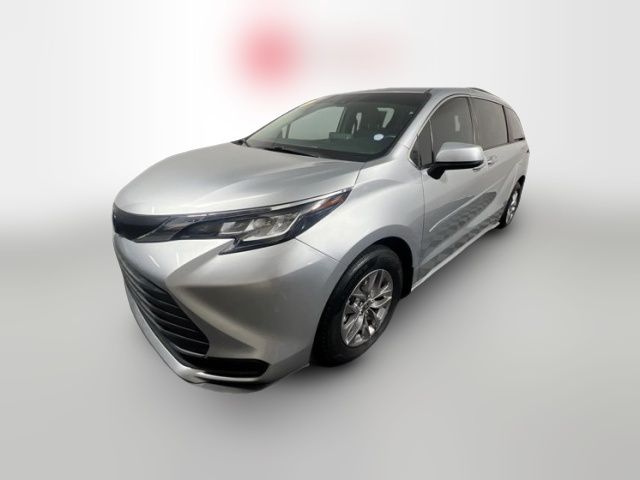 2022 Toyota Sienna LE