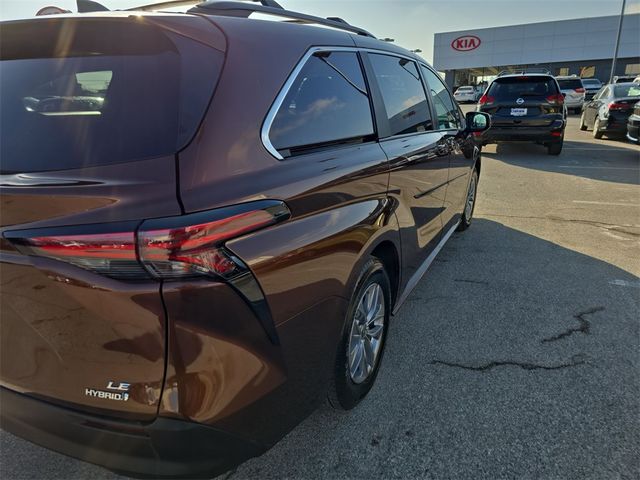 2022 Toyota Sienna LE