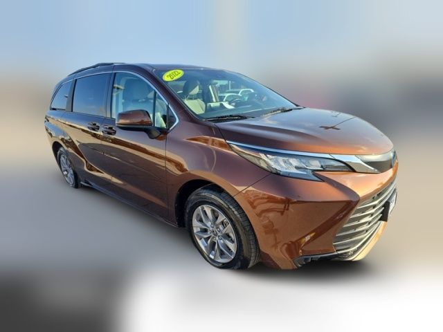 2022 Toyota Sienna LE