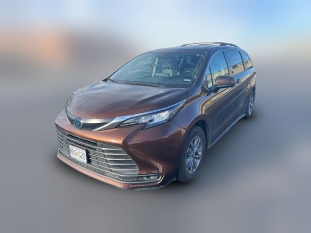 2022 Toyota Sienna LE