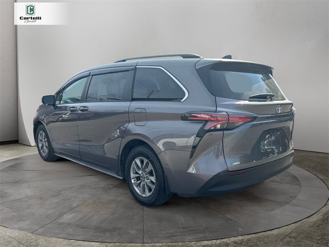 2022 Toyota Sienna LE