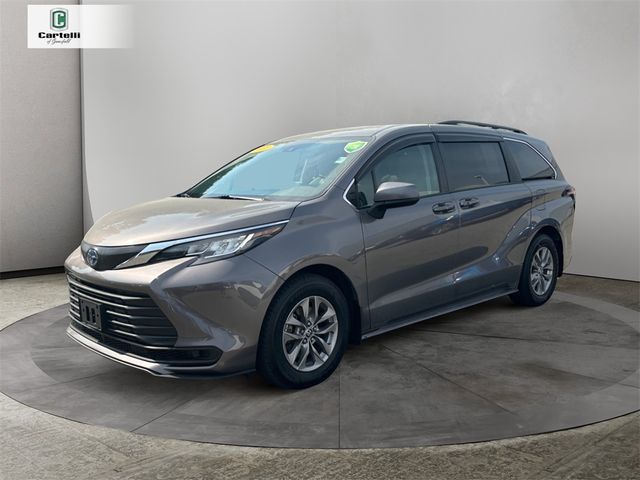 2022 Toyota Sienna LE