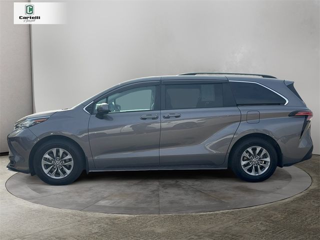 2022 Toyota Sienna LE