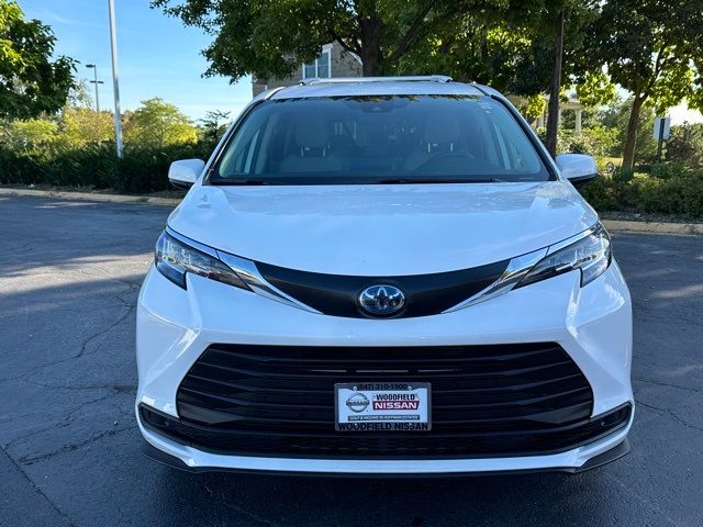 2022 Toyota Sienna LE