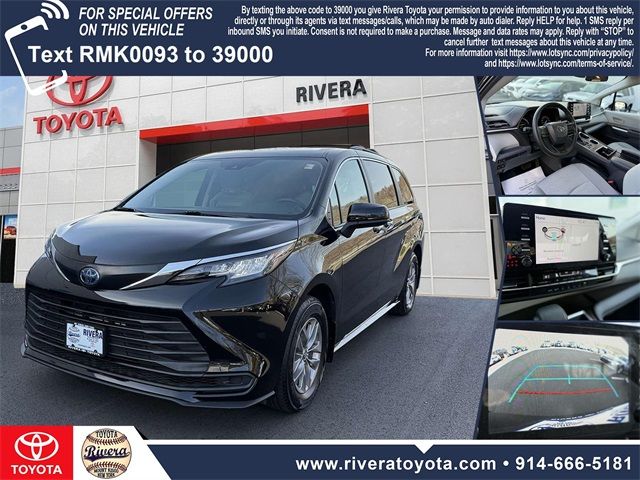 2022 Toyota Sienna LE