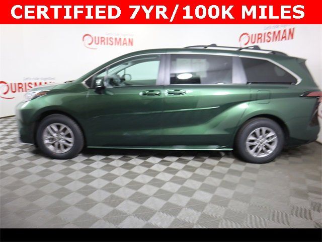 2022 Toyota Sienna LE