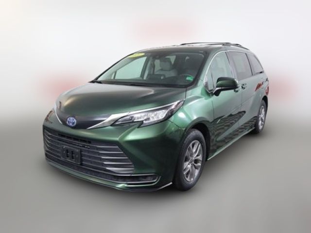 2022 Toyota Sienna LE