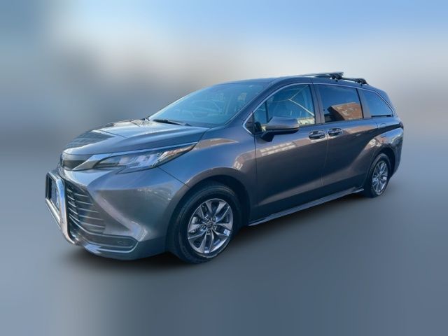 2022 Toyota Sienna LE