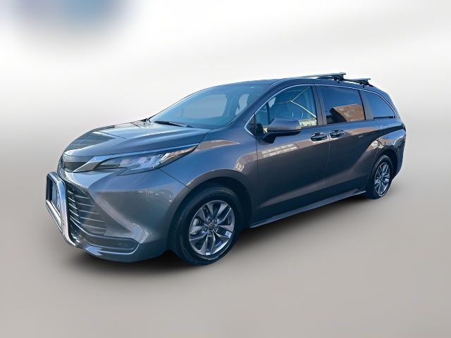 2022 Toyota Sienna LE