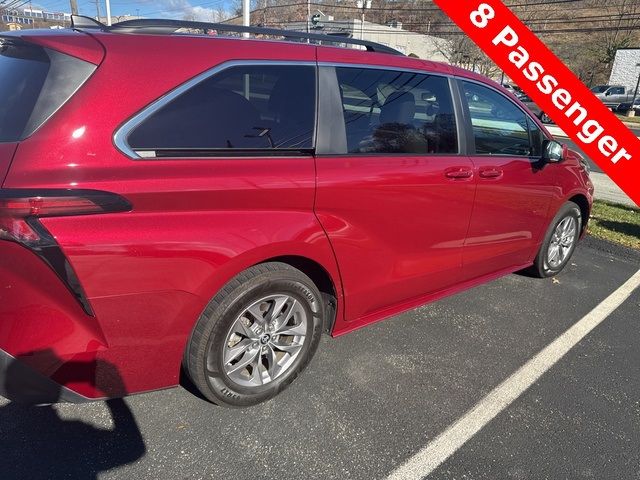 2022 Toyota Sienna LE