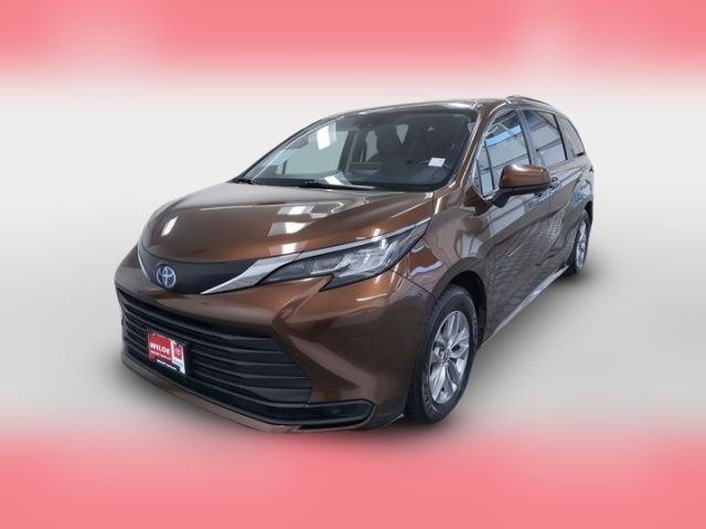 2022 Toyota Sienna LE