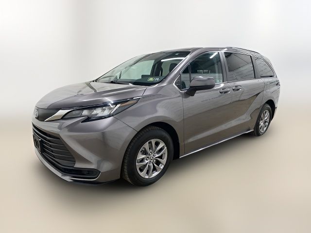 2022 Toyota Sienna LE