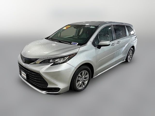 2022 Toyota Sienna LE