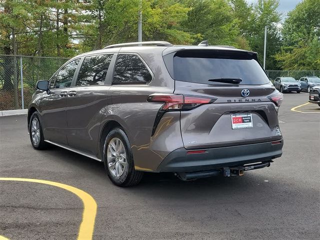 2022 Toyota Sienna LE