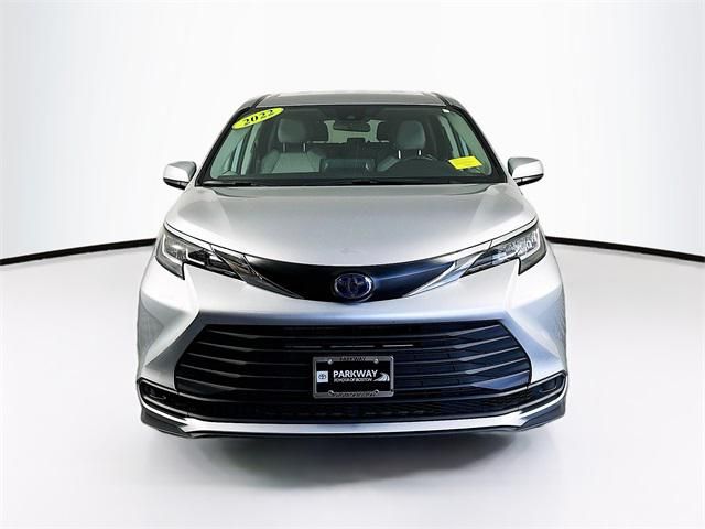 2022 Toyota Sienna LE