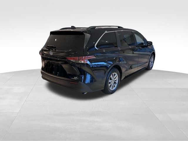 2022 Toyota Sienna LE