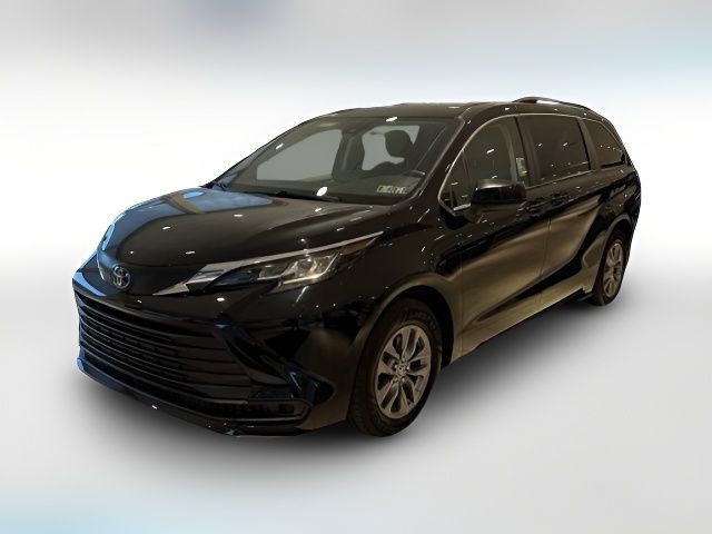 2022 Toyota Sienna LE