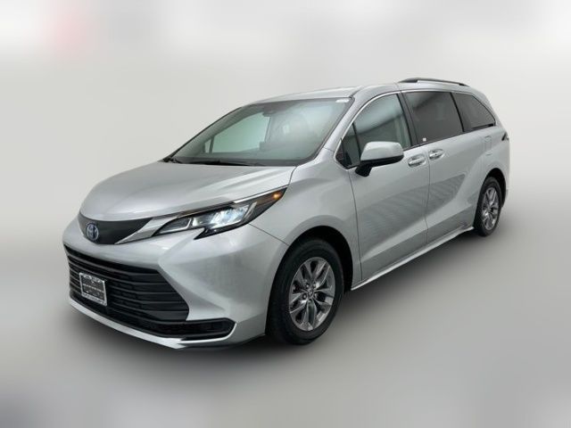 2022 Toyota Sienna LE