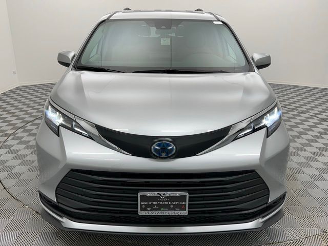 2022 Toyota Sienna LE