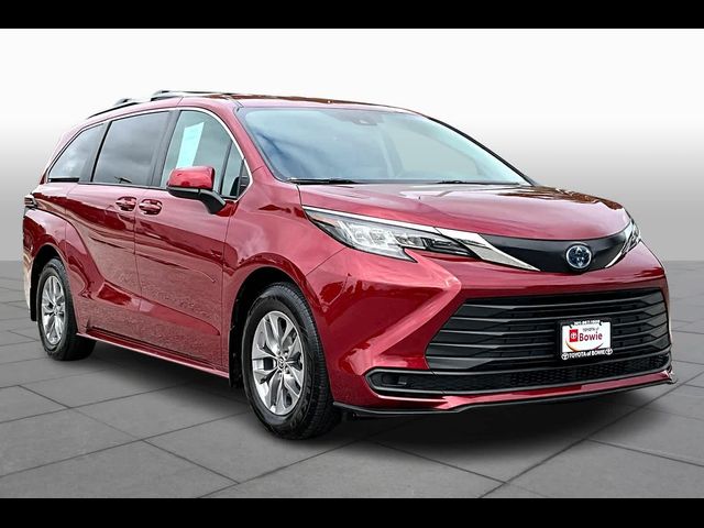 2022 Toyota Sienna LE