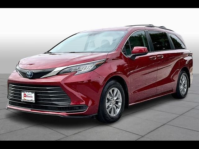 2022 Toyota Sienna LE