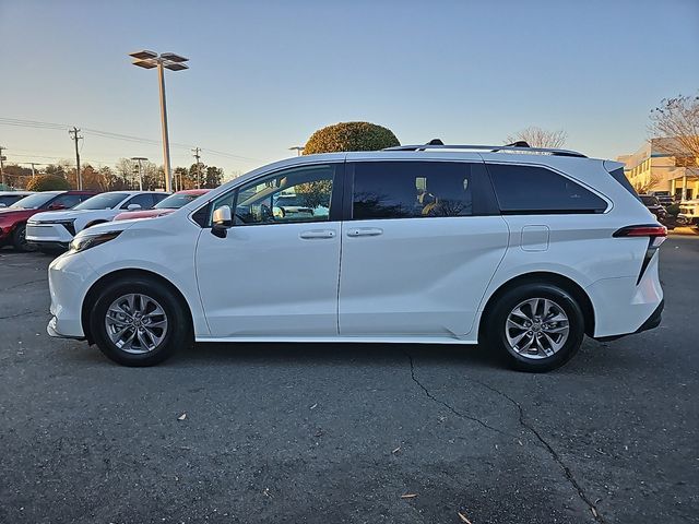 2022 Toyota Sienna LE