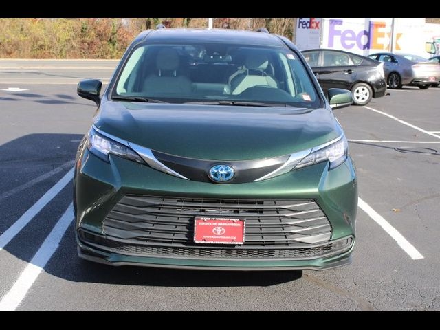 2022 Toyota Sienna LE