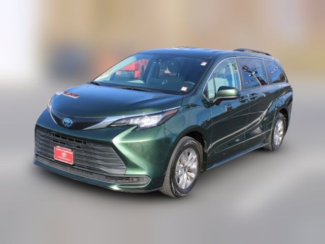 2022 Toyota Sienna LE