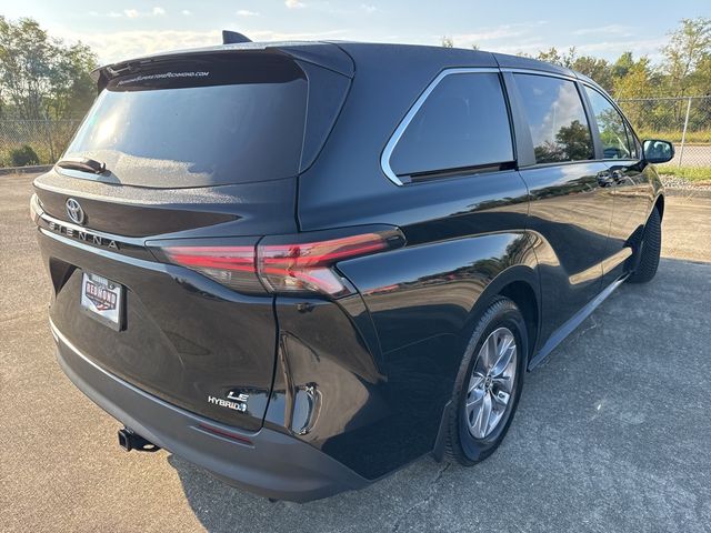 2022 Toyota Sienna LE