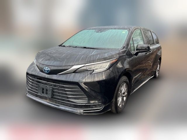 2022 Toyota Sienna LE