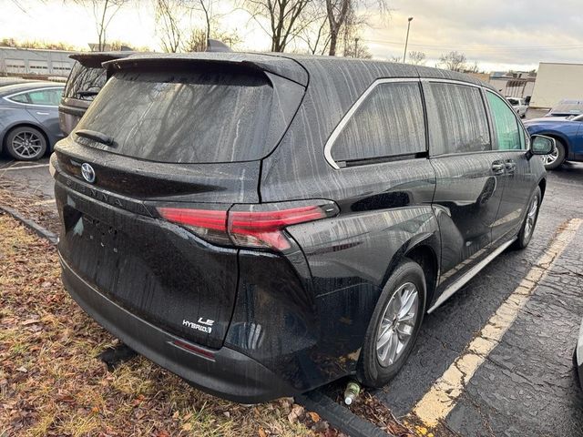 2022 Toyota Sienna LE