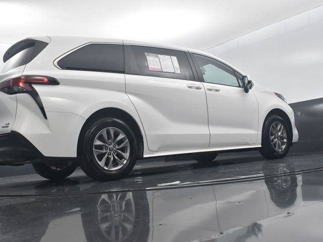 2022 Toyota Sienna LE