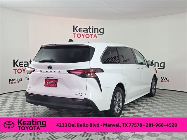 2022 Toyota Sienna LE