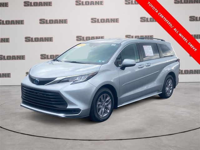 2022 Toyota Sienna LE