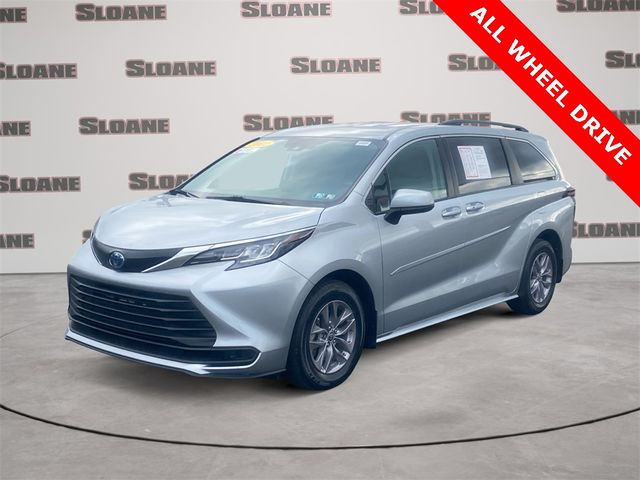 2022 Toyota Sienna LE