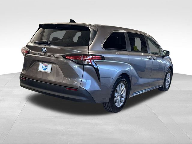 2022 Toyota Sienna LE