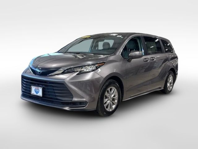 2022 Toyota Sienna LE