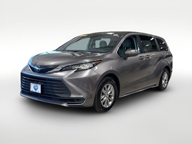 2022 Toyota Sienna LE