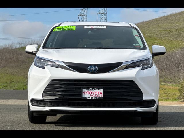 2022 Toyota Sienna LE