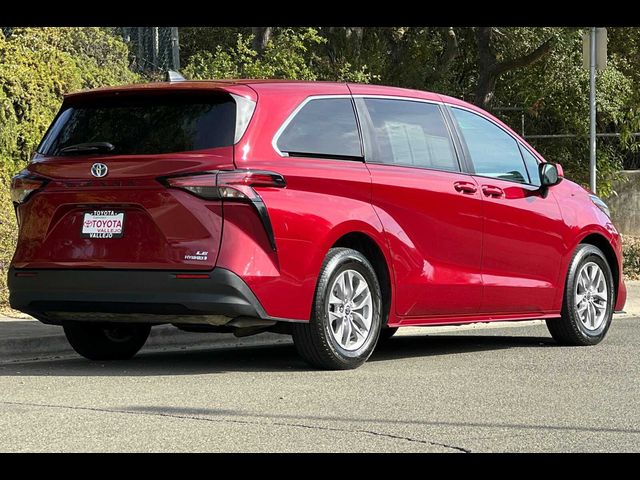 2022 Toyota Sienna LE