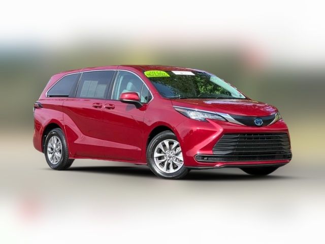 2022 Toyota Sienna LE