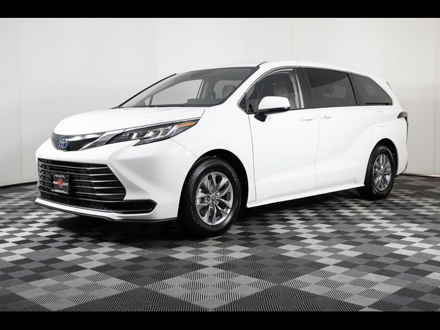 2022 Toyota Sienna LE